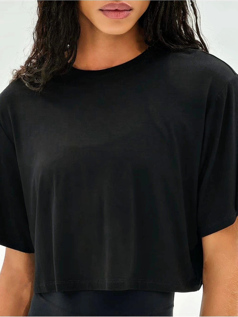 Joan Brown Women's boxy Tee in Black Medium
